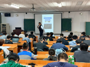 桃竹苗分署辦辦理「關鍵職能講座」邀請產業資深經理分享趨勢及人才需求，讓青年提前掌握企業選才標準及所須職能。