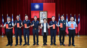 彰警勇奪打詐、掃黑、肅槍三冠，詐欺財損降35%。圖／彰化縣政府提供