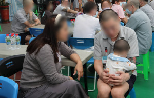 收容人享受天倫之樂。