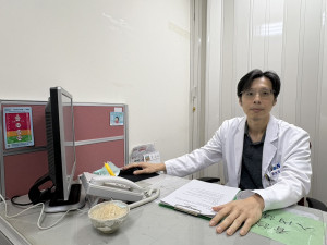衛生福利部樂生醫院劉世偉營養師提醒，增加鉀的攝取，並不代表一定能改善水腫，民眾也不能將「高鉀食物」視為自行消腫的最佳方法。(照片：樂生醫院提供)