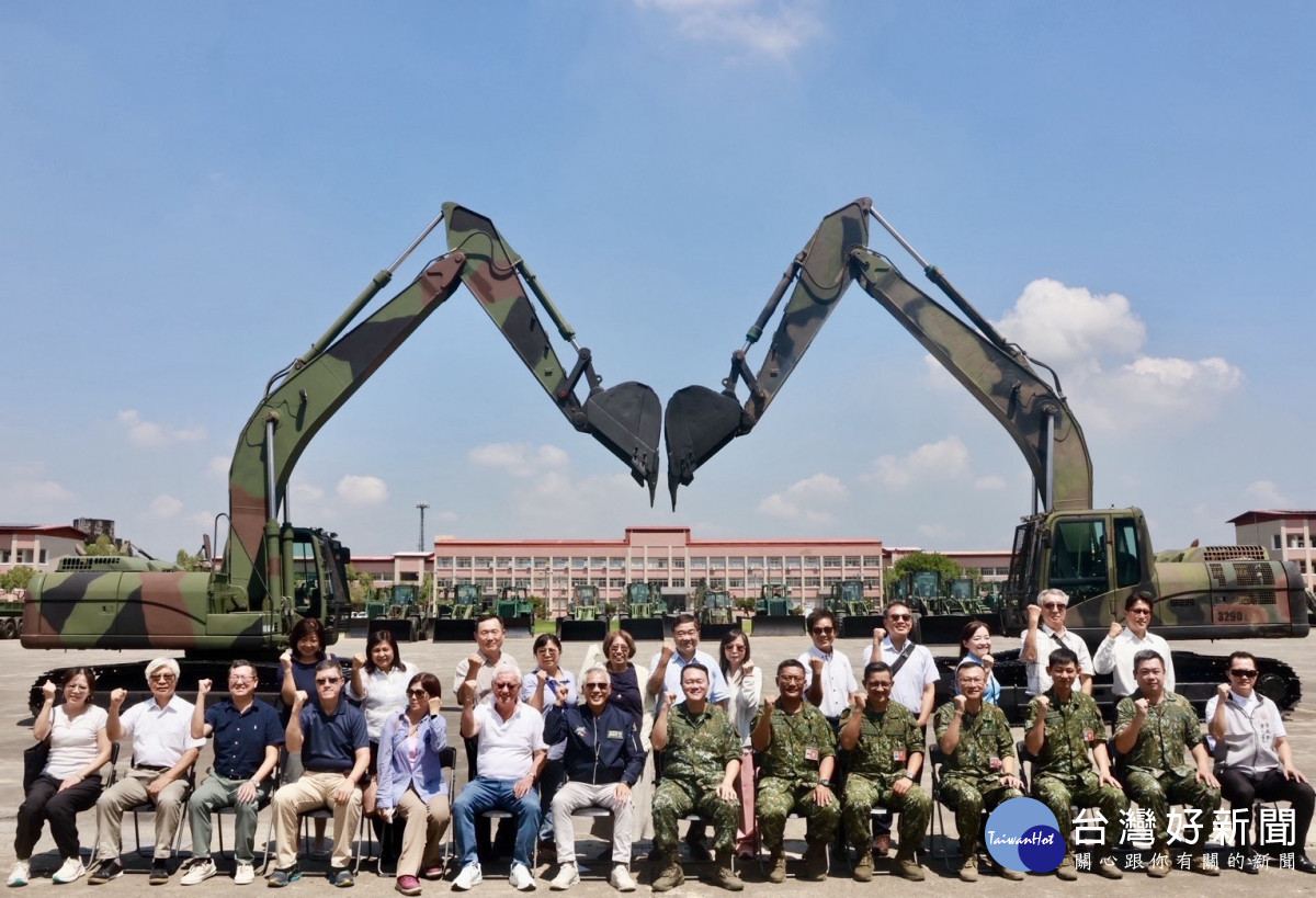 南市進出口商業同業公會秋節敬軍團　慰勞陸軍臺南地區部隊