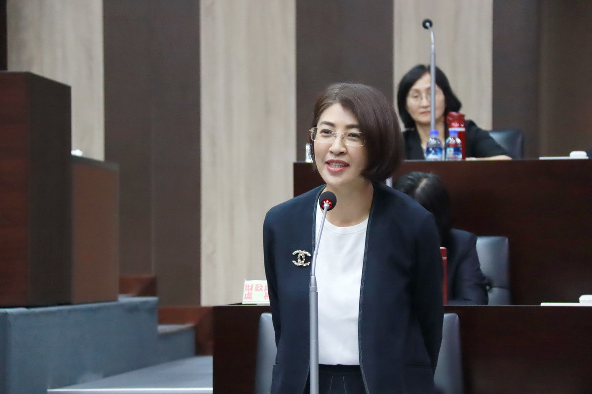 許縣長允縣府會研議明年讓低收長者優先施打。(記者扶小萍攝)