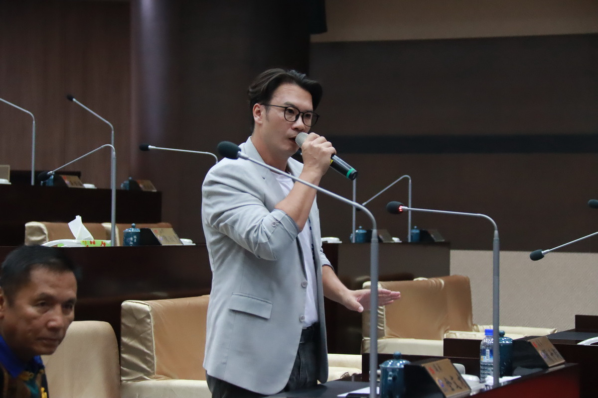 簡千翔建議免費提供帶狀皰疹疫苗施打。(記者扶小萍攝)