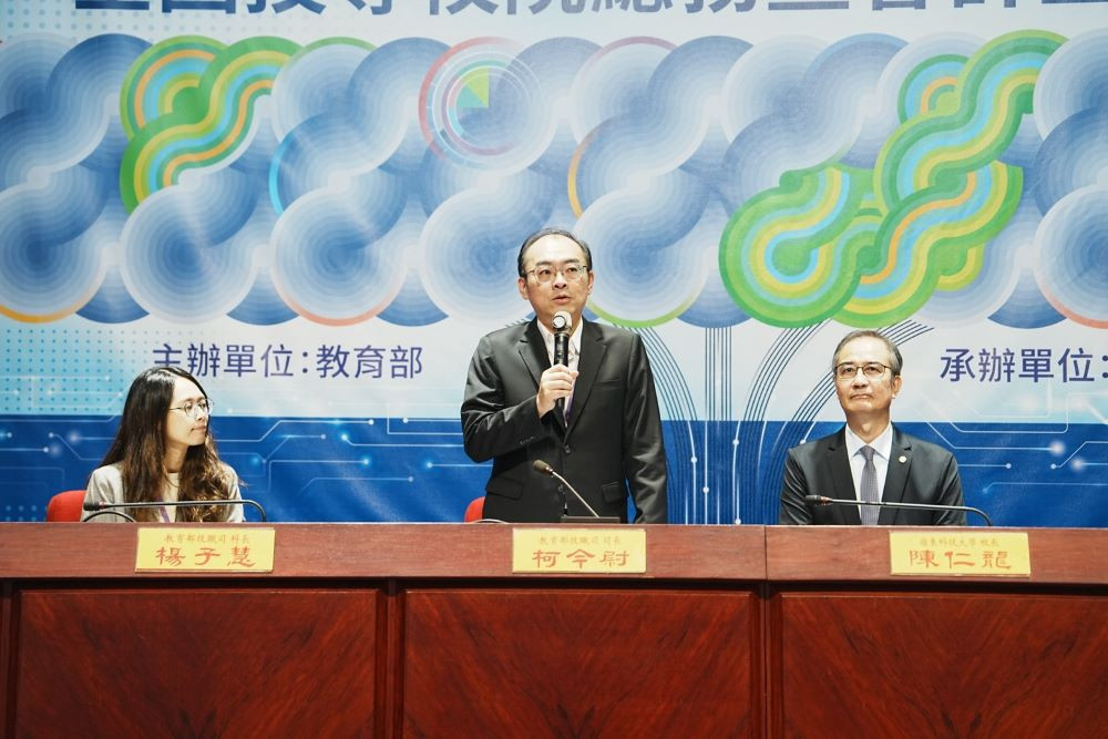 教育部技職司柯今尉司長主持綜合座談。(圖/嶺東科技大學)