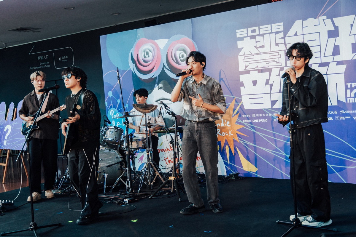 「鐵玫瑰音樂節記者會」中樂團表演。<br />