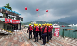 萬人泳渡舉辦在即，先行實地演練。（消防局提供）