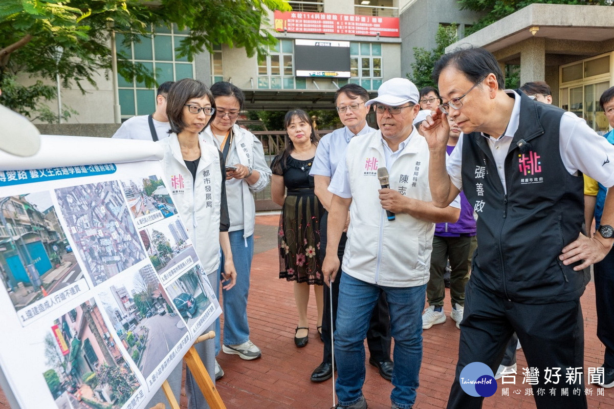 桃園市長張善政視察中壢舊城區再生計畫聽取簡報。<br />