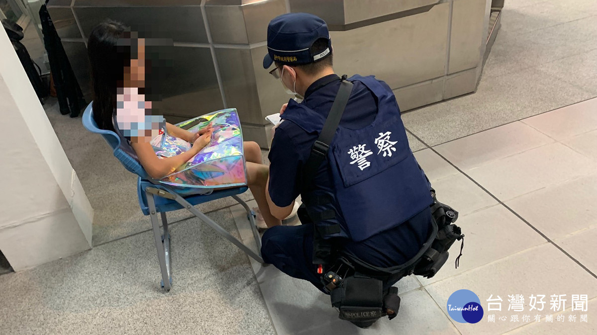 女童陳姓、約10歲，當時與爺爺陳姓男子一同搭乘台中捷運