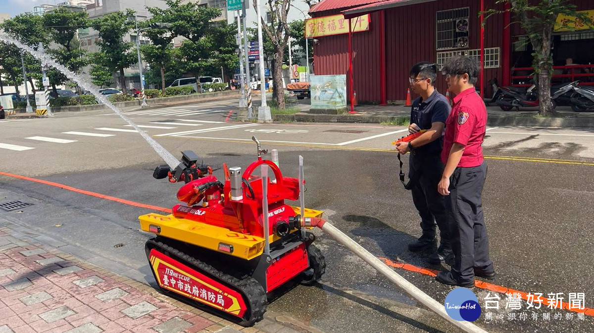 火場先派機器人！　台中消防11組科技戰力深入高溫濃煙