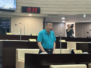 吳國昌議員肯定埔里地政所宿舍終於發包出去。（記者扶小萍攝）