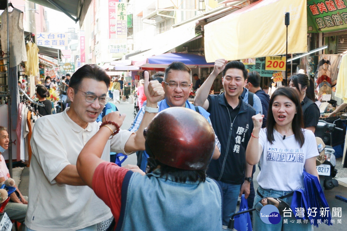 江啟臣率藍營選將前進西屯市場拜票