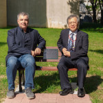 國立中央大學9月22日舉行「大師座椅」揭牌儀式，蕭述三校長與2010年諾貝爾物理學獎得主諾沃肖洛夫教授共同參與。