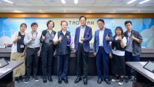 張市長與採購稽核小組成員合影。