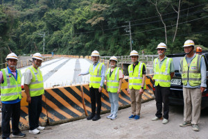 立法院副院長江啟臣率臺中市議員古秀英、臺中市議員吳振嘉等人，視察中橫便道復建工程進度。
