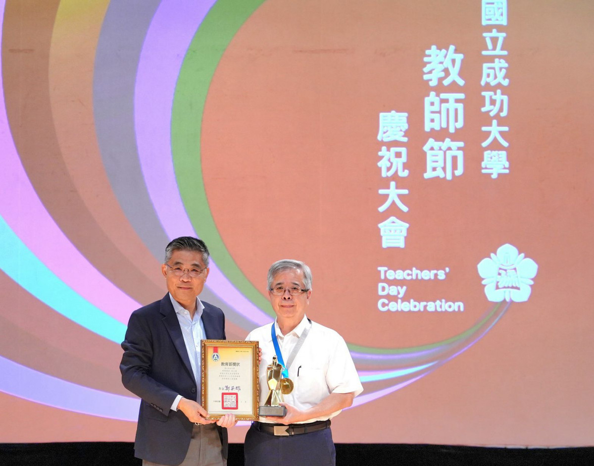 沈孟儒校長(左)頒發教育部 115 年師鐸獎予工學院機械工程學系林大惠教授
