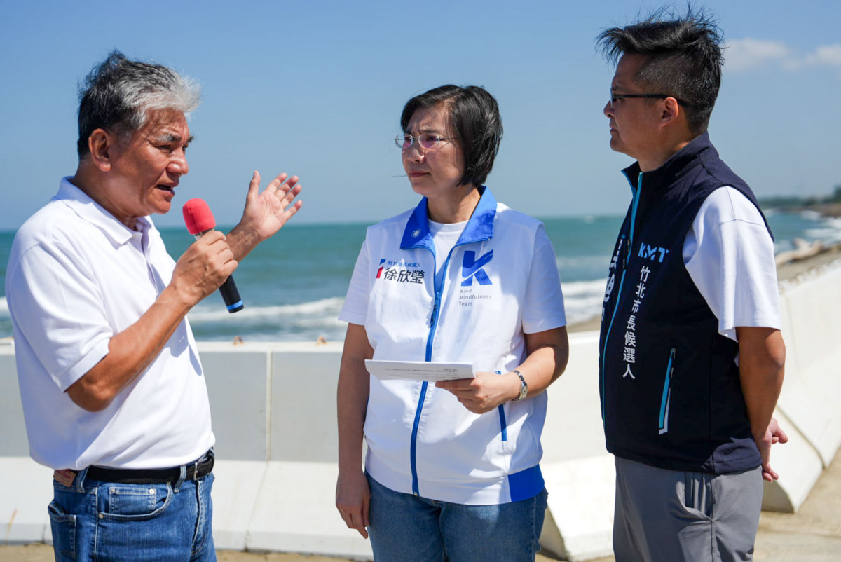 徐欣瑩新月沙灣會勘　李鴻源：想擁有漂亮沙灘應思考海岸平衡