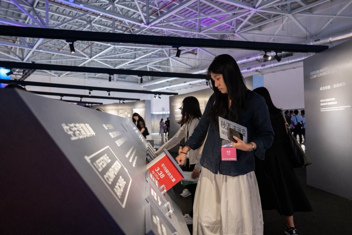 桃園市環保局於桃園會展中心A9展區推出《桃園演算室TAOYUAN RE:CODE》,以「進入系統,用日常重新編碼城市未來」為主軸。
