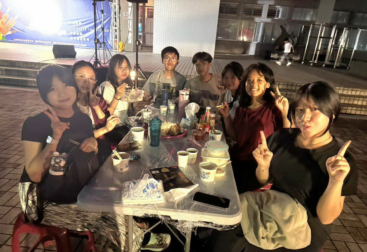 國內及境外生都一同歡慶佳節。(南開科大提供)
