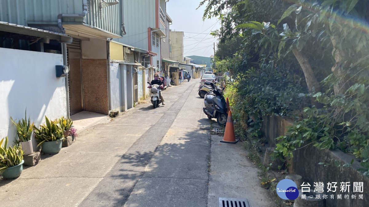 月祥路361巷僅約3米寬,消防車、救護車等救援車輛進出不易。