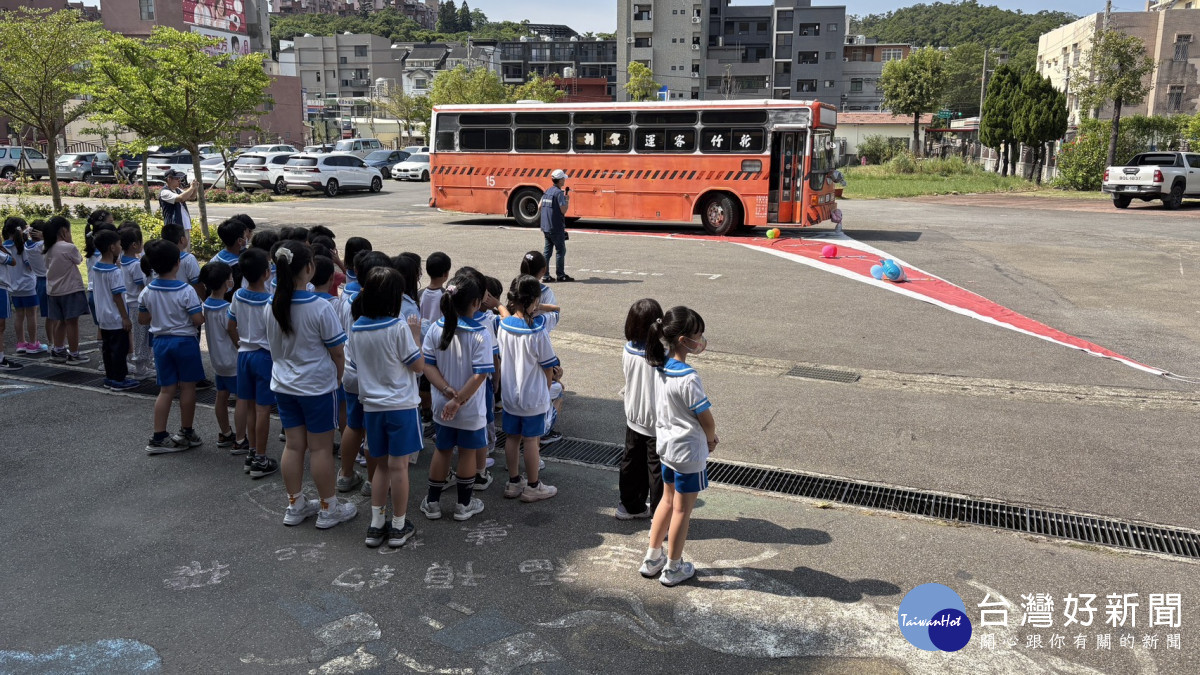 大型車內輪差與「視」界危機震撼上演　交通安全從小扎根