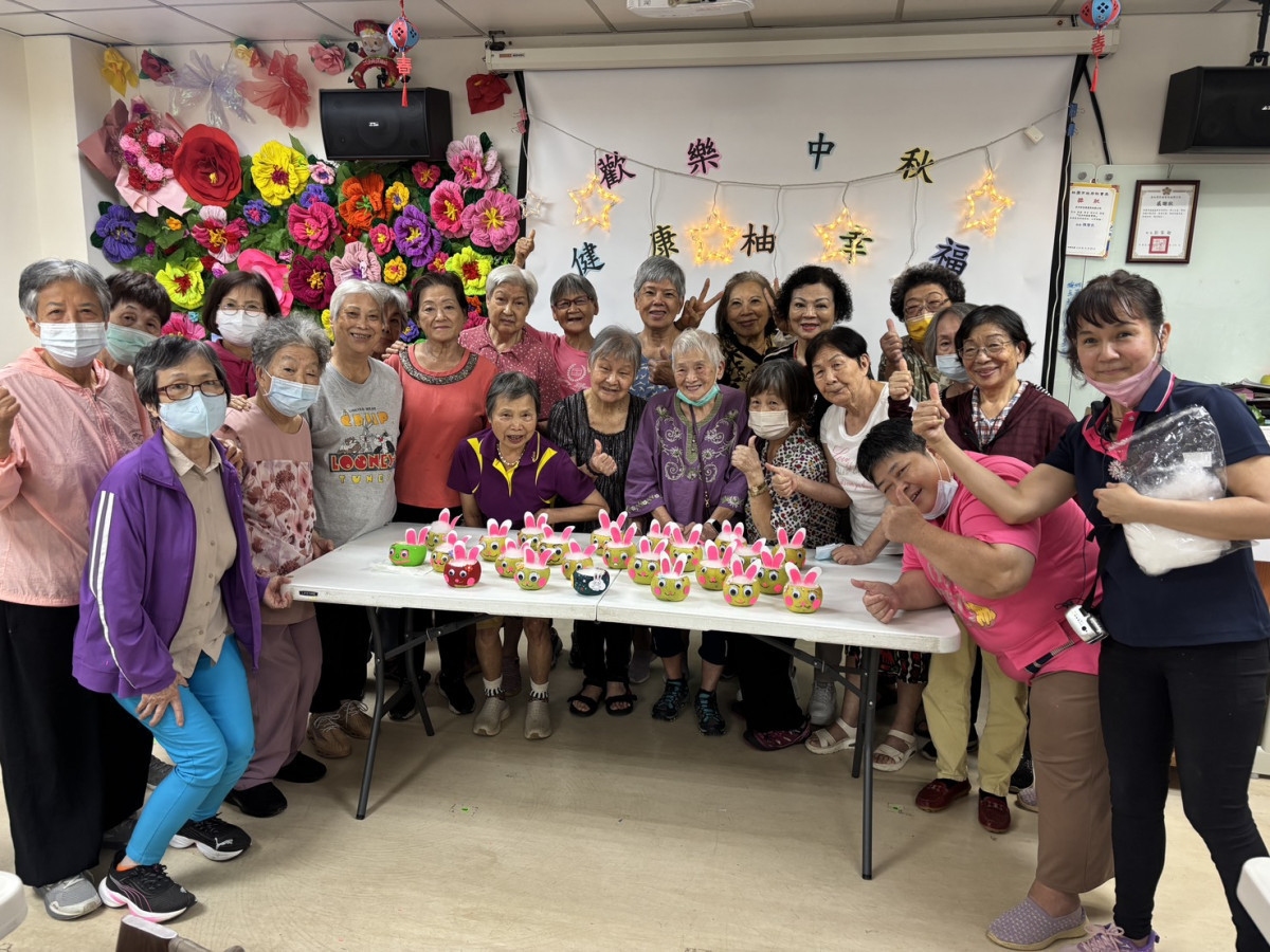 北榮桃園分院長樂居幸福柚相隨　樂齡團圓迎中秋