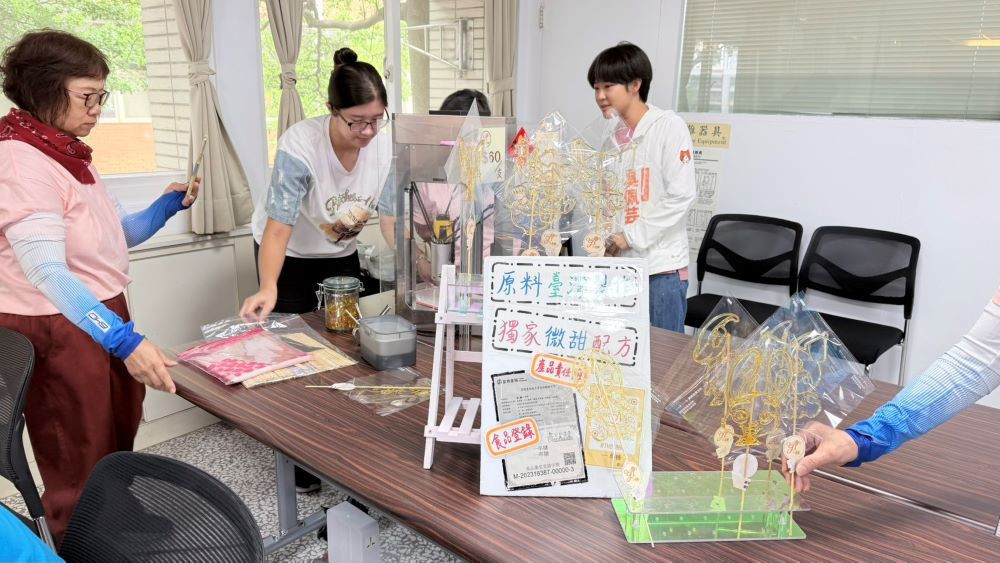 為新學期揭開甜蜜又充滿活力的序幕　嶺東樂齡大學體驗AI畫糖甜蜜開學