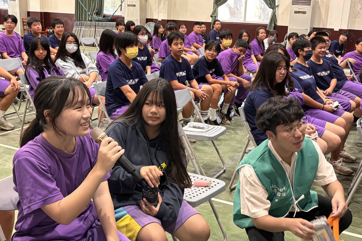 同學與講師分享生活中所遇過的詐騙事件。<br />
