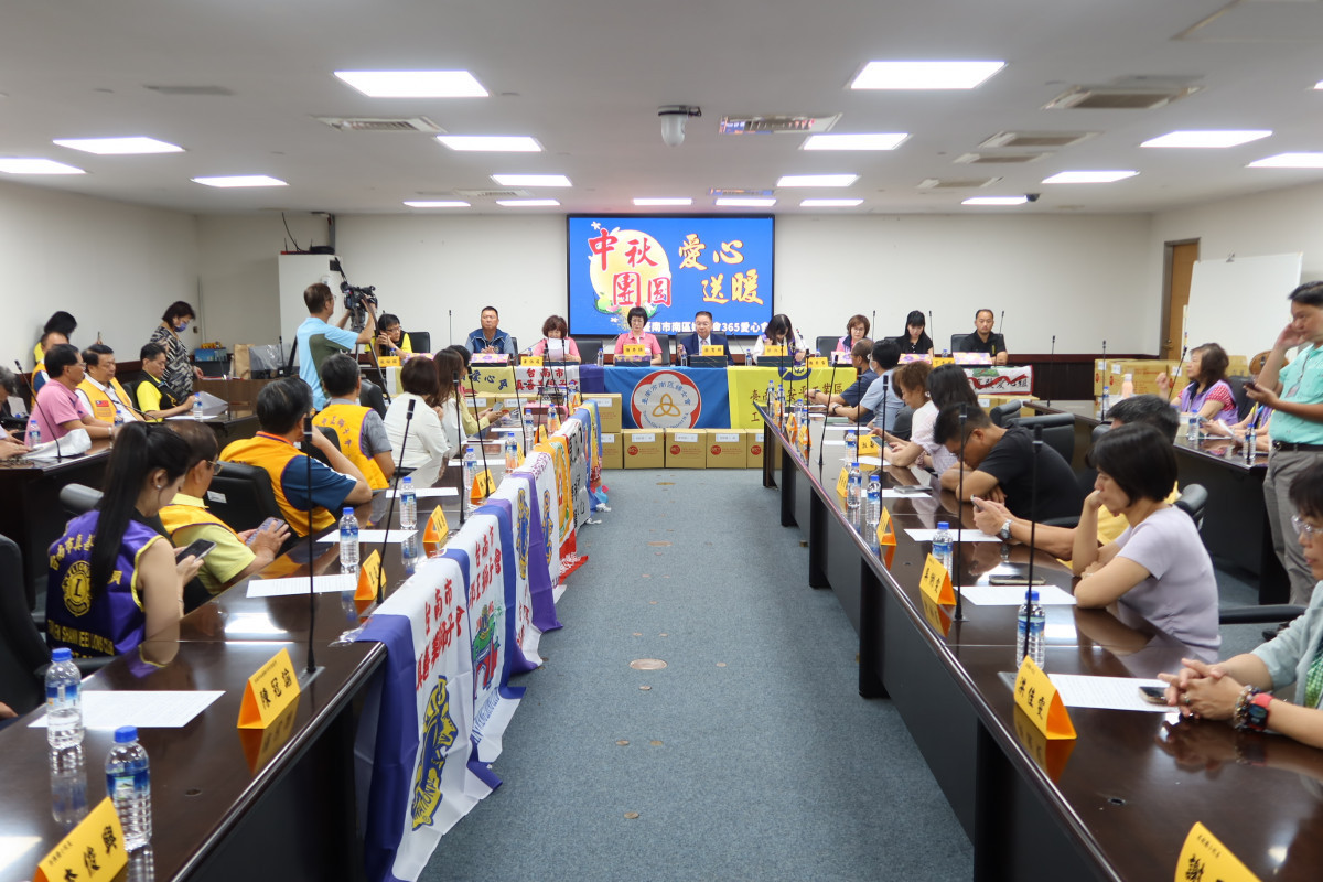 南市南區婦女會365愛心會傳愛　中秋送暖關懷弱勢學童