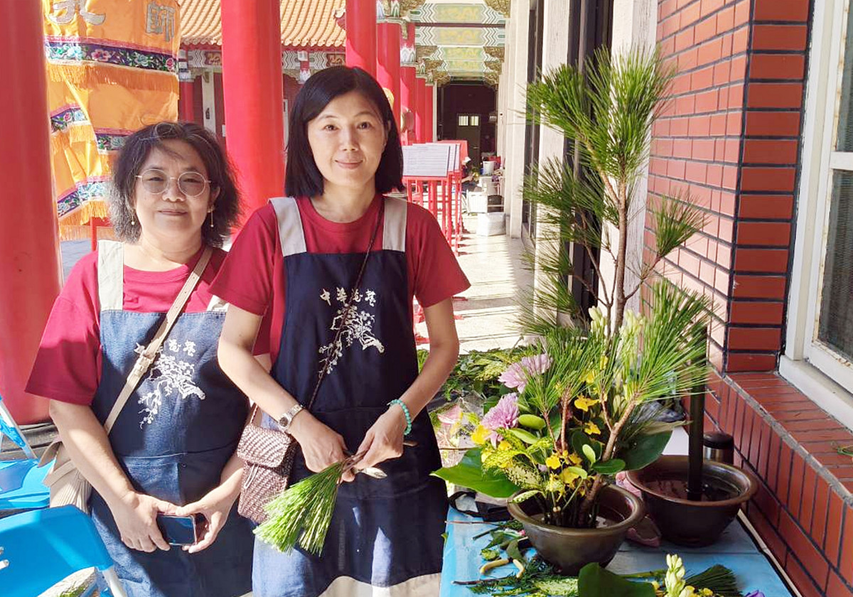 中華花藝融入儒家文化 二十位花藝家為桃園孔廟祭孔大典敬獻供花