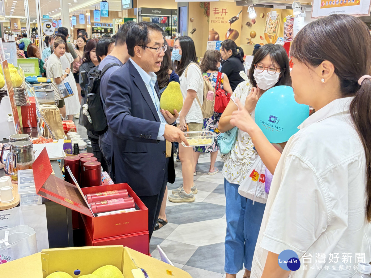 臺南文旦新加坡熱賣　連鎖超市、百貨通路齊發