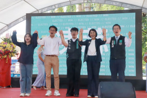 藍白合作為民眾黨議員候選人吳淳祐加油。（記者扶小萍攝）