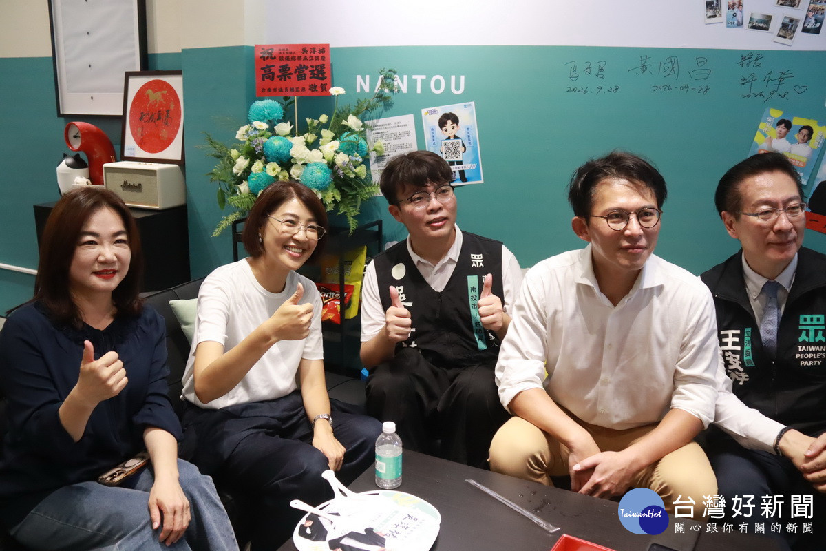馬文君、許淑華、王安祥、黃國昌等都出席相挺。（記者扶小萍攝）