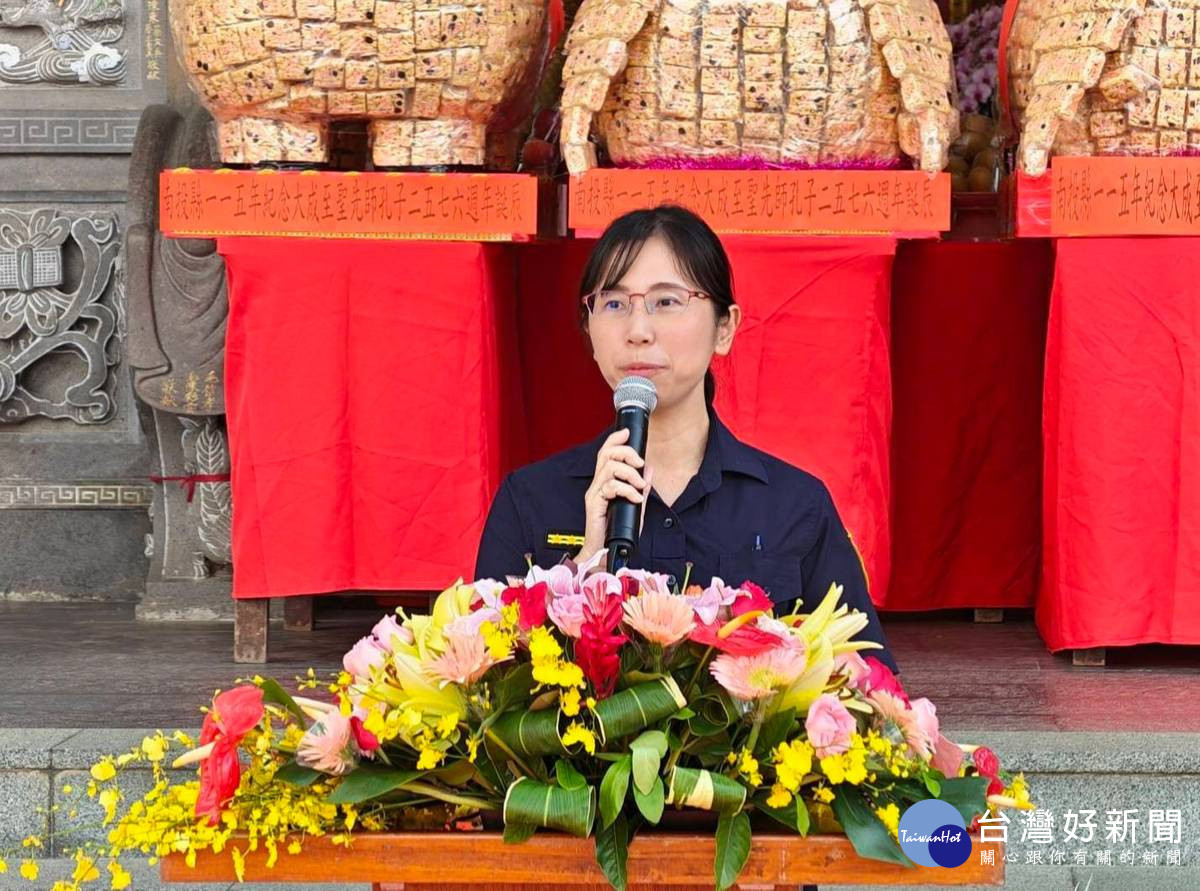 圖說：集集分局長王貞惠致意。（集集警分局提供）