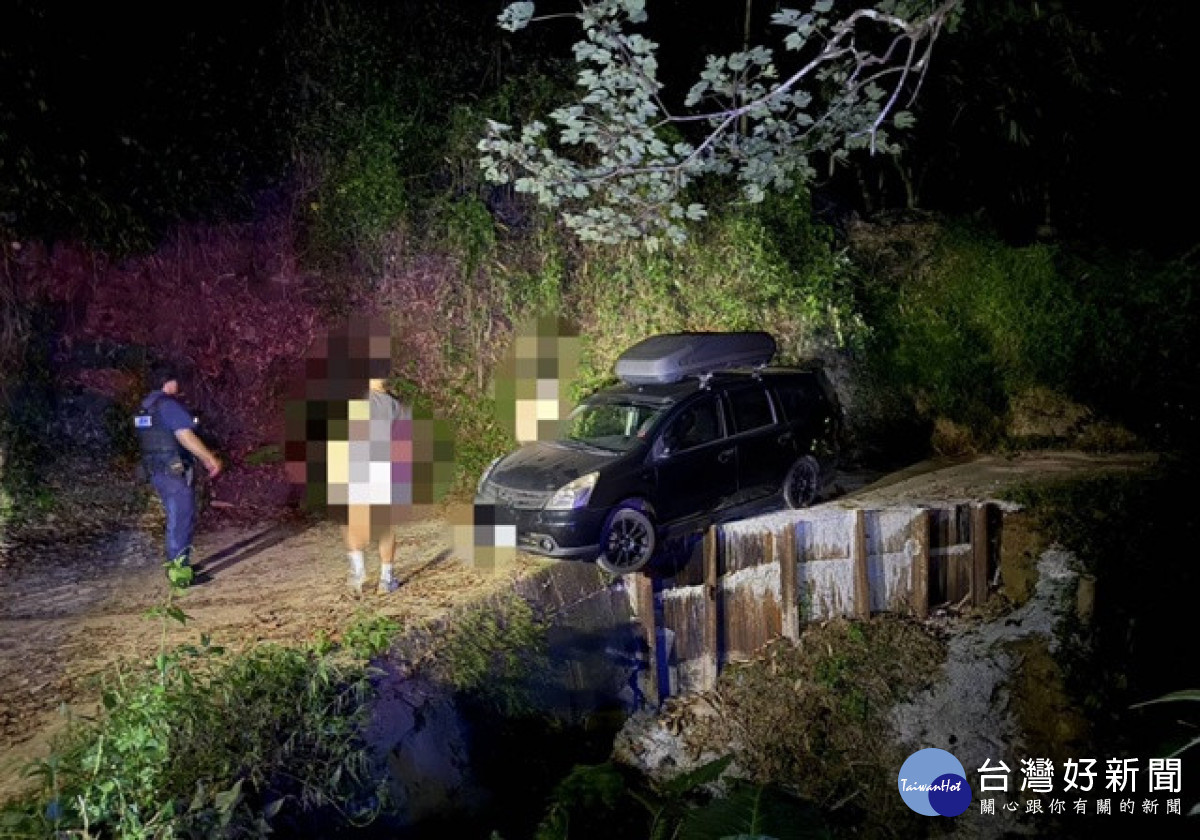 大學生中秋連假出遊迷途又刁車　警方摸黑助脫困