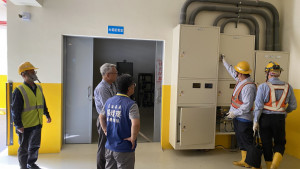 立委楊瓊瓔服務團隊會同台電人員檢測漏電線路。