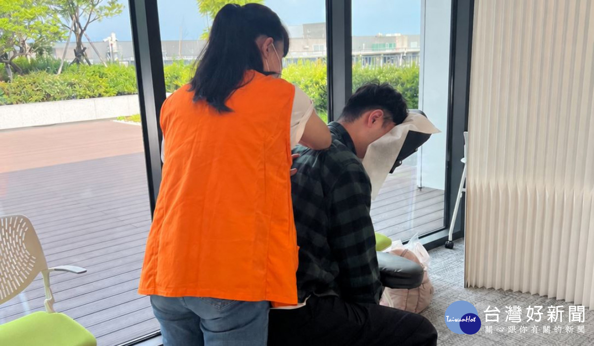 在乎永續發展協會與TEL台灣合作導入視障按摩服務,協助視障按摩師進入企業職場,建立穩定就業機會。
