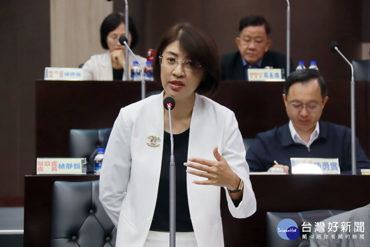許縣長強調雙管齊下解決此問題。(記者扶小萍攝)