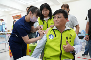 公費流感及新冠疫苗10月1日開打　林皆興籲符合資格鄉親踴躍接種