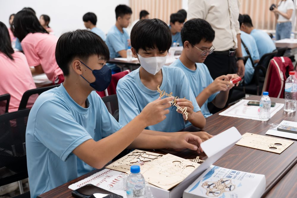 清水高中攜手嶺東科大玩轉無人機　在實作中累積新興科技學習經驗