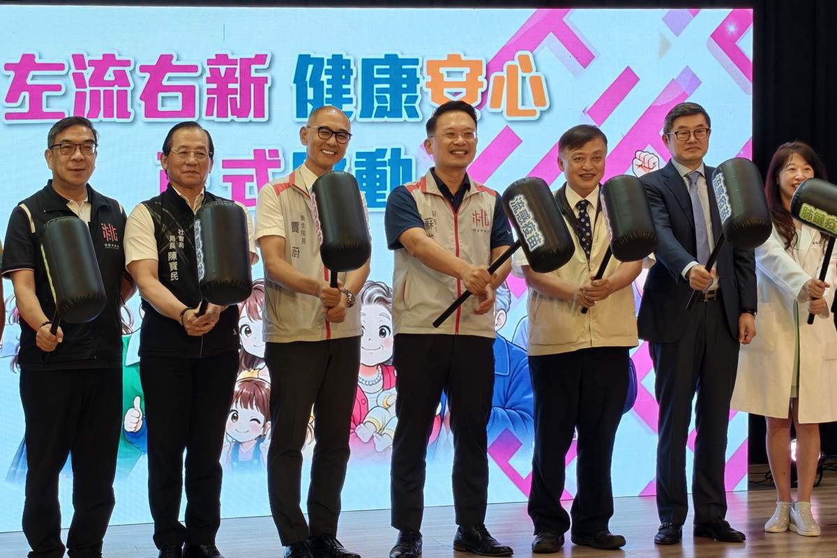 桃園市副市長蘇俊賓出席115年度流感暨新冠疫苗接種啟動記者會。