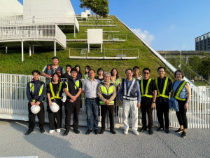 台日團隊合影，建築師山本理顯(中)、Sony集團首席技術長北野宏明(前排右4)、桃美館館長