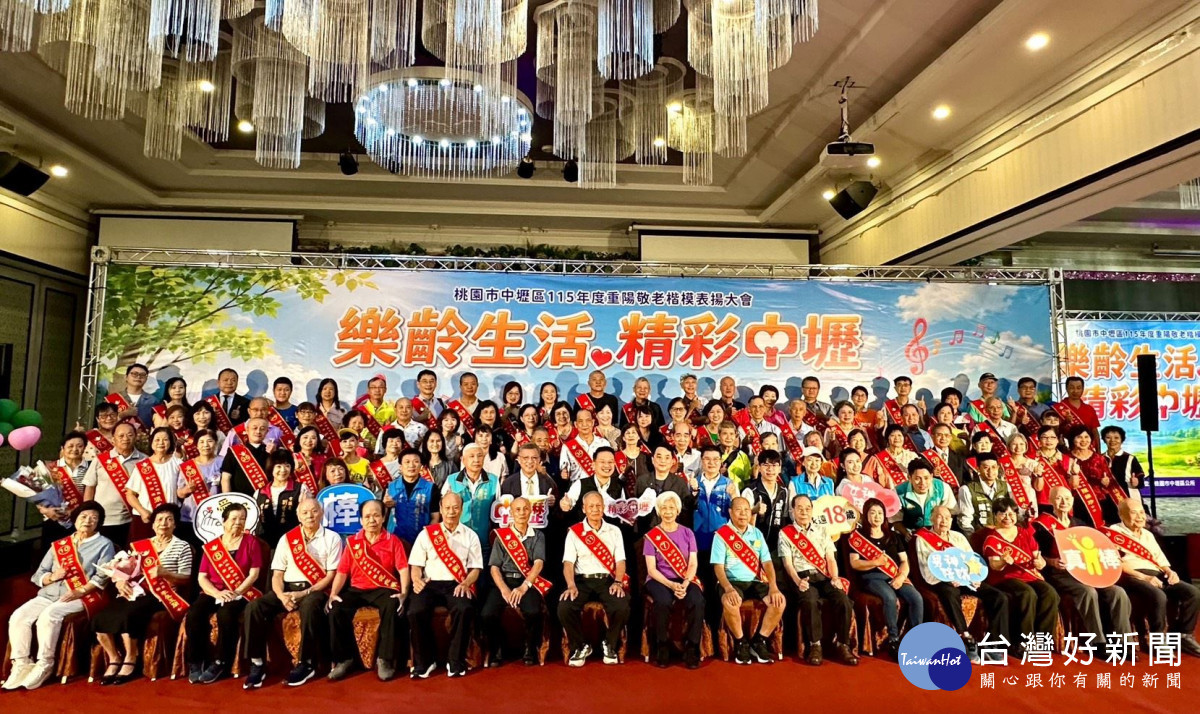 大合影。