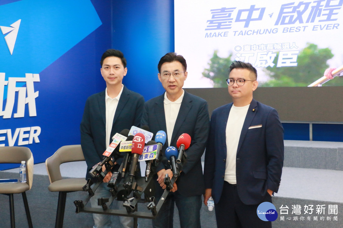 江啟臣(中)公布競選形象影片。