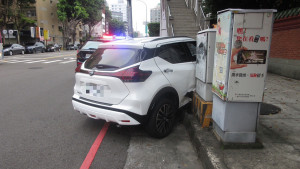 21歲毒駕男撞天橋再掃3行人。（圖/陳招宗翻攝）