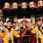 遶境主委林世賢市長扶開基三媽鑾轎正式起駕。圖／彰化市公所提供