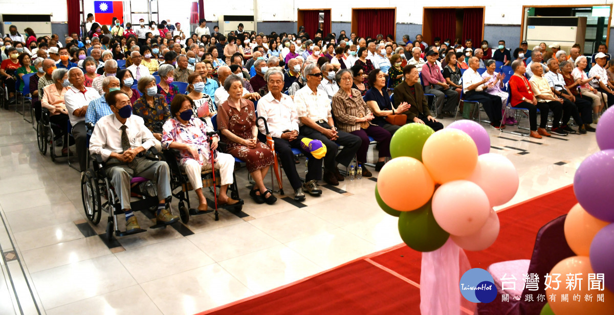 彰化市174對夫妻攜手60、70年，鑽石婚白金婚溫馨受表揚。圖／彰化市公所提供