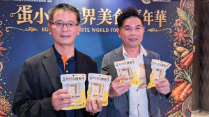 中華食品安全管制系統發展協會理事長鍾明昌（左）與加茂食品董事長謝孟璋（右）共同攜手推廣優質加工蛋品。