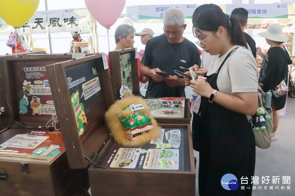 好客館內有互動體驗等讓大眾更瞭解客家文化。（記者扶小萍攝）