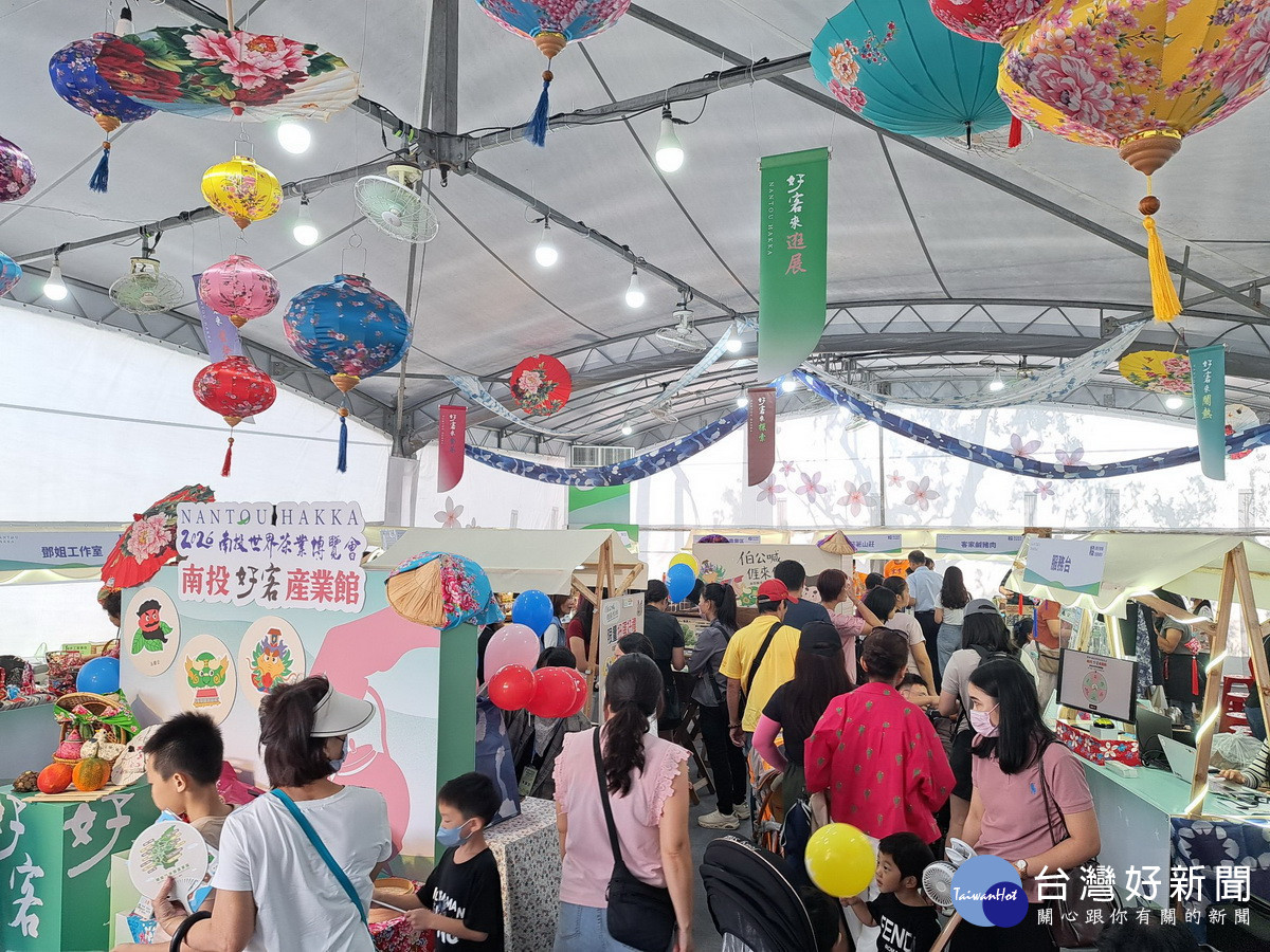 南投好客產業館有不同遊戲、影音等體驗。（客家發展所提供）