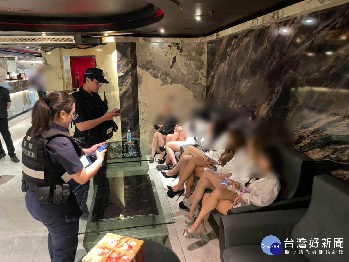 平鎮警分局執行市警局規劃之「雷霆除暴」專案勤務,全力維護轄區治安與交通秩序。<br />
<br />